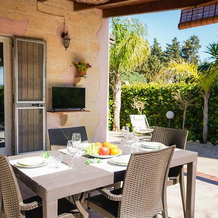 Casa Vacanza Assunta เมเลนดูญโญ ภายนอก รูปภาพ